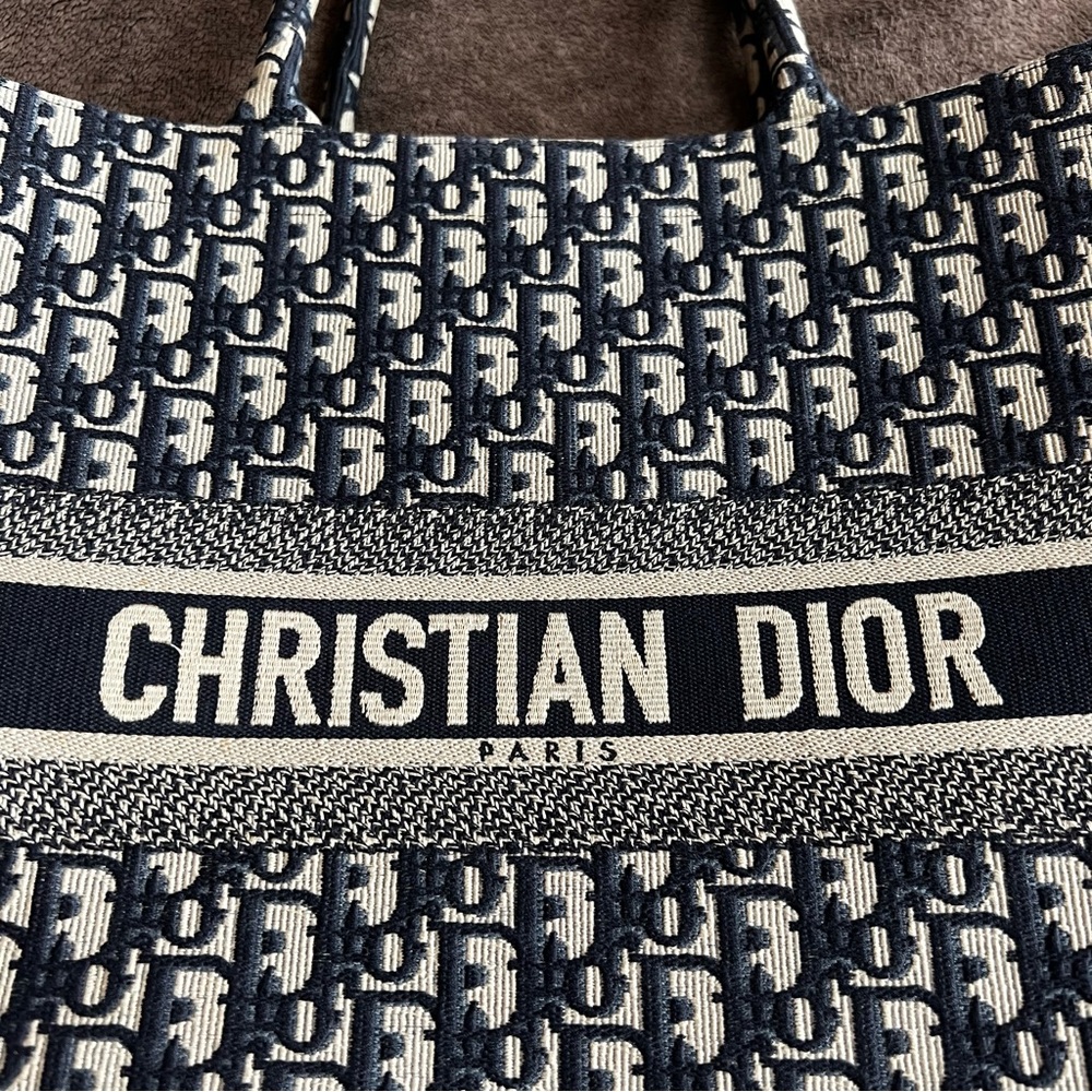 CHRISTIAN DIOR LOGO BOOK TOTE LARGE ECRU AND BLUE DIOR OBLIQUE EMBROIDERY - Picture 16 of 16